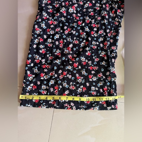 Torrid Black and Floral Cropped Pant size 3 plus size pockets floral - Picture 7 of 16